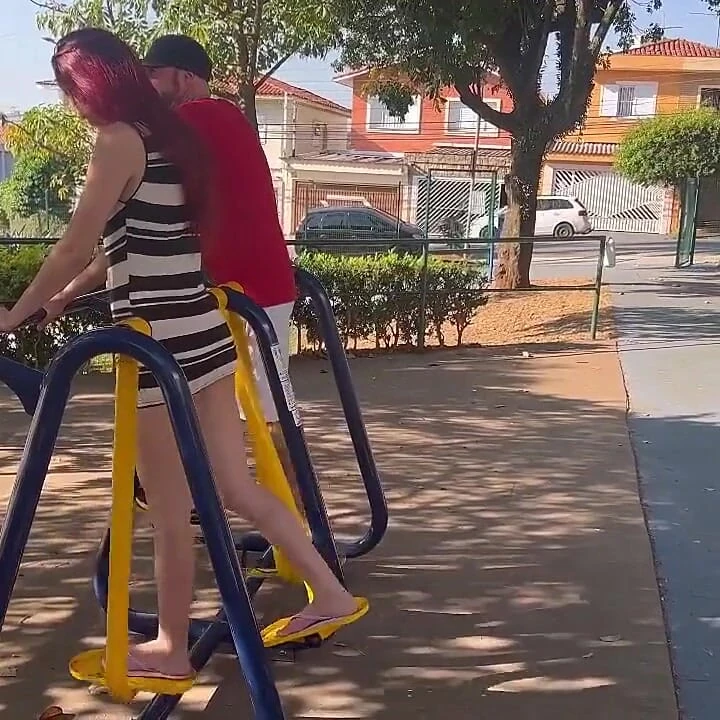 Karımı gösteriş yapmak için parka götüreceğim