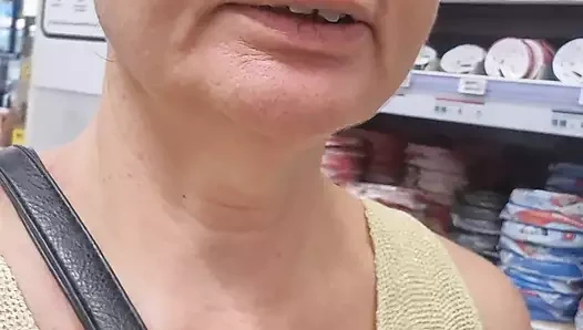 Ben dükkanlarda dolaşıyor