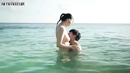 Gravure Idol Behind-the-scenes in Okinawa, a Daring off-camera Moment Captured Discreetly 3rd