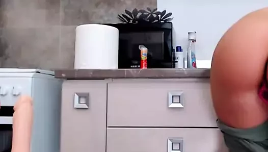 Yuvarlak götlü kalça deliği büyük kalçalar