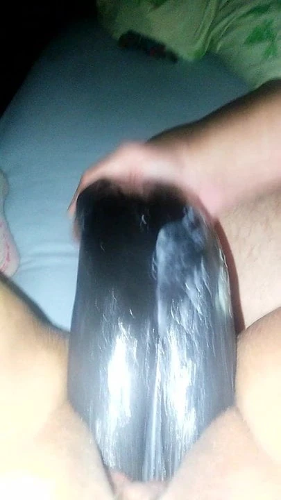 Большой черный двойной дилдо продолжил и сквиртовал