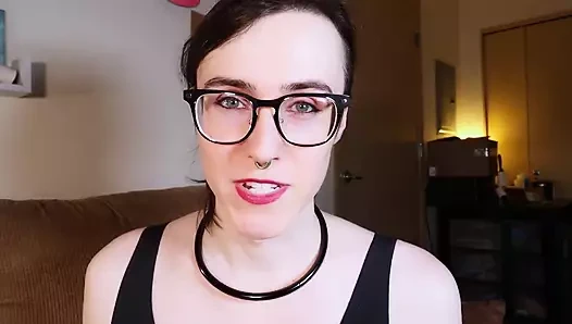 Giantess Zae ve yarım inçlik oyun oyuncağı