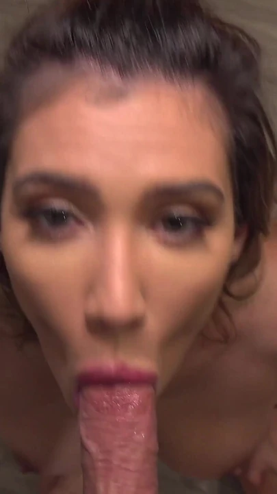 Возбужденную шлюшку шпилят и описали на моего хозяина дома