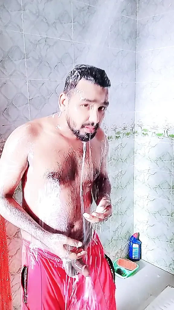 Herkes birlikte banyo yapalım, eğlenin.