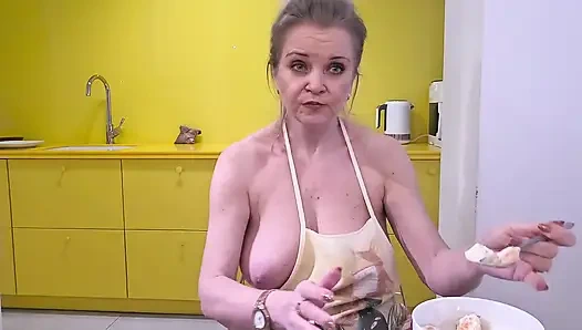 Yemek oyunu - meyve salatası hazırlama ve yeme