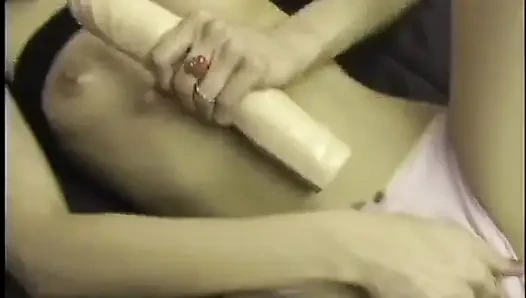 Bekarlığa yemini Layla Rivera genç amını ıslatmak için büyük bir dildo alıyor