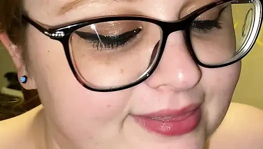 Büyük boy beyaz kadın Meksikalı adamın kalın yarağını emiyor