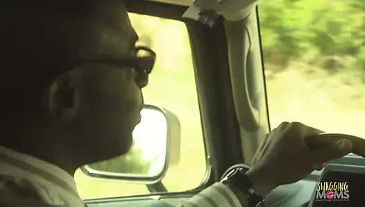 Gerçeği söylemek gerekirse bu sıska abanoz dış mekan için mükemmel