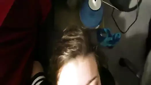 Yüzünde tüm o cum olan çok güzel görünüyor