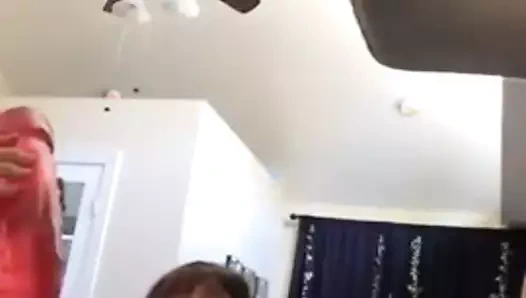 Milf seviyor büyük yapay penis