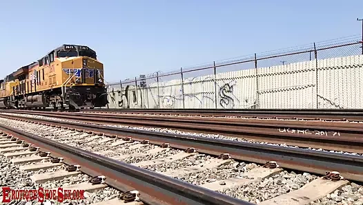 Erotik eğlence - milka porkova ve eric john ile "trende ayakkabı seksi" filmi