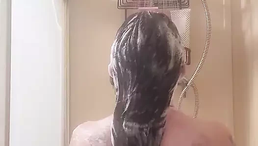 Tüm saç aşıklarım için duşta hepsini yıkadıkça izliyorum