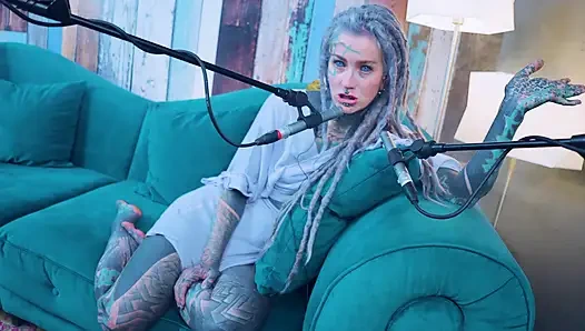 Ben hakkında konuşuyorum - izolasyon - asmr podcast sfw konuşuyor gotik sıska kız dreadlocks dövmeli model dövmeli kız