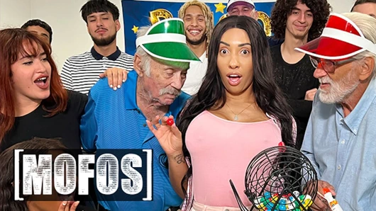 Mofos - kona jade bingo gecesinde frisky yapıyor, ateşli seks ve banyoda vahşi eğlence için numaralar takas ediyor