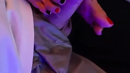 Melove seksi ayaklardan ayakla muamele