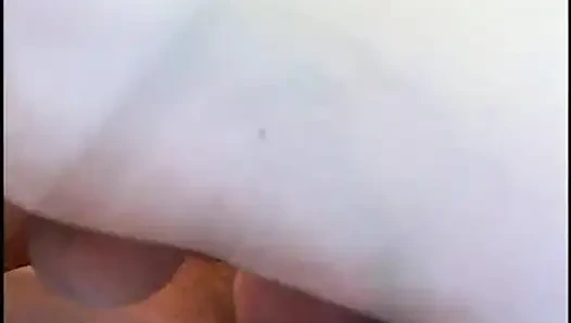 Göğüslü sarışın tüm deliklerini siktiriyor ve yüzü dölleniyor