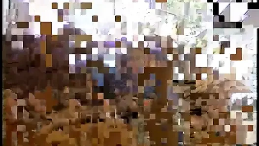Büyük memeli sarışın ballar yerde kedi kavgasında yakalandı
