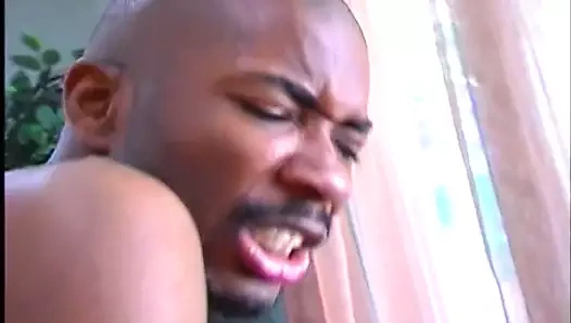 Karanlık ete beyaz bir muamele yapılıyor - sahne-2