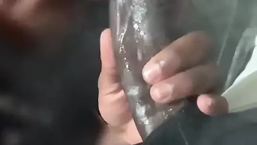 Aldatan kız arkadaş ağaç içiyor ve bana sakso çekiyor