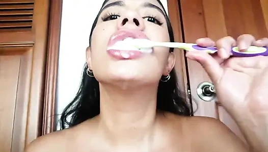 Şimdiye Kadarki En Iğrenç Döl Diş Fırçalama!