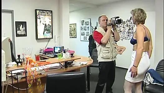 Sarışın olgun oyuncu seçmelerinde domaltılıyor