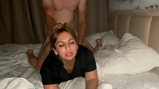 Güzel bir kaltak için anal tıkaç. Gerçek seks