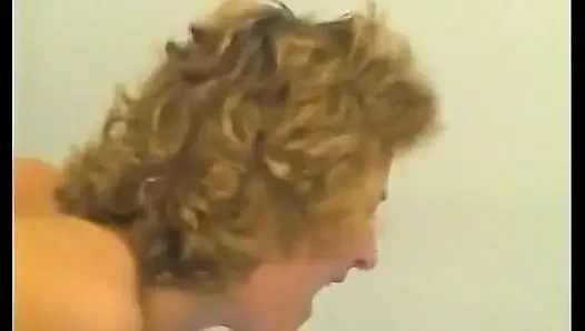 Çarpıcı göz alıcı kızlar klasik eylemde sikiliyor