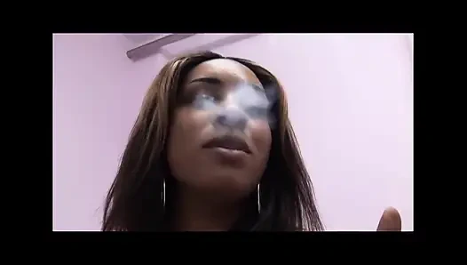 Siyah sürtük yarağı derine alıyor