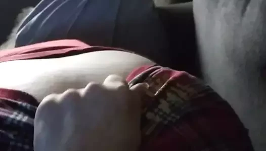 Güzel karımın kıçını gösteriyorum.