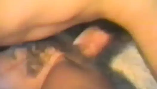 Amatör bir çift birçok pozisyonda enerjik sikişiyor