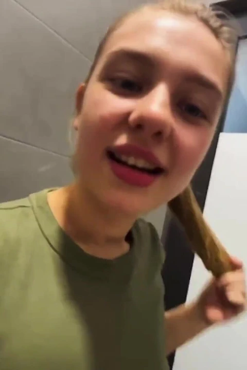 Anal fışkırtma alışveriş merkezinde çok ateşli ve pembe amcığı parmaklıyor