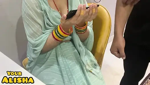 Alisha Bhabhi ko Galti se Mobile Mein Porn Dikh Gayi aur Devar Ne Pakad Liya....