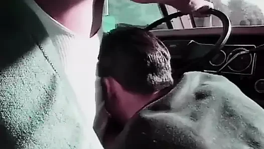 Twink göt deliğine yarakla erotik mastürbasyon yapıyor