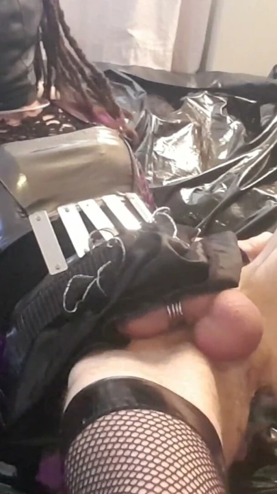 Cd anal sürtük seks makinesinde sert cumming - derin sert anal orgazm - maskeli inleyen orospu | Klip 1