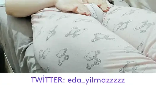 CAMEL TOE- PİJAMAYLA MASTURBASYON- KABARMIŞ AM- ŞİŞMİŞ AM- BÜYÜK AM- TURK PORNO- TURK MİLF