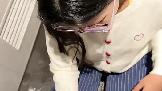 Umumi tuvalette onu emdim ve ağzıma geldi, her şeyi yuttum