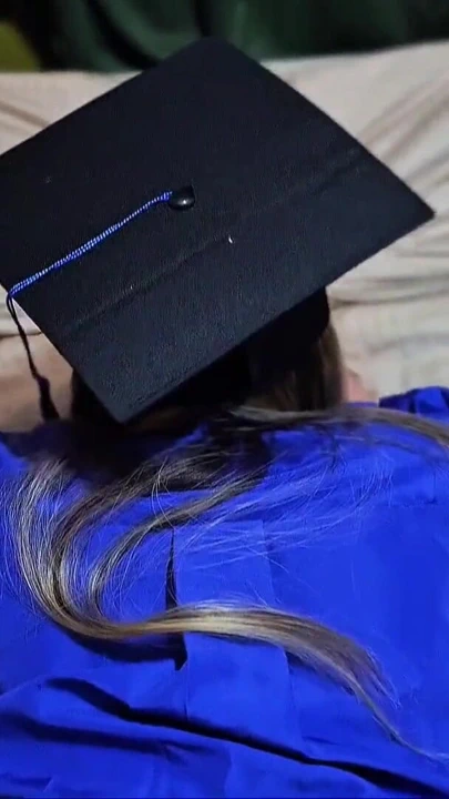 "Her delikte dil, büyük üniversite mezuniyeti götünde yarak" dan heyecan verici an