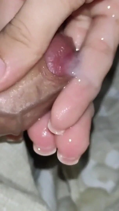 O sünnetsiz yarağıma bayılıyor ve ben onun nazik ellerine tapıyorum! | Klip 2