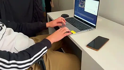 Göğüslü Üvey Kız Kardeşim Beni En Iyi Oral Seksle Şaşırttı