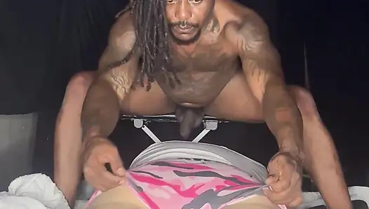 Büyük zenci dom beyaz kadın