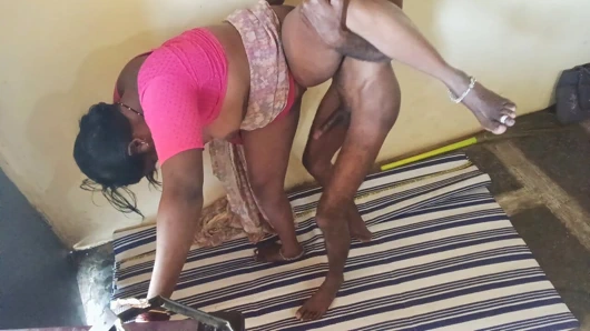 Hintli evli kadın domalarak sikişiyor ev yapımı arkadaşlar sikişiyor