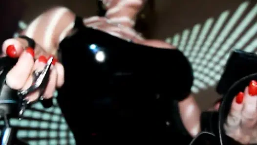 Kadın egemenliği fetişi solo eva lateks külot sahibe bdsm lastik büyük götlü orta yaşlı seksi kadın kink