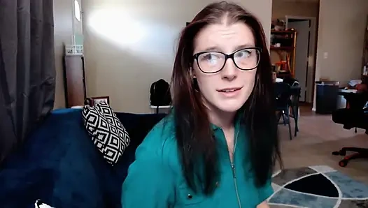 Kilise kızı ıslanıyor