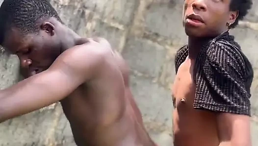 Çalıda en ateşli eşcinsel sikişi