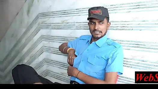 Güzel ev sahibi güvenlik görevlisi tarafından sikiliyor! Indian Sex