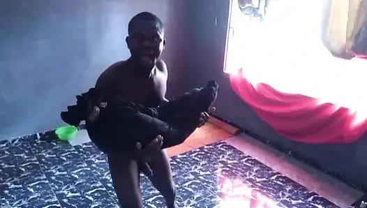 Genç adam yarak dölle çok ilgileniyor
