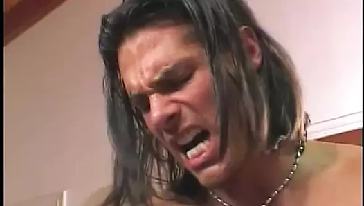 Koçan mastürbasyon yapan kızının üstüne çıkıyor ve çarpıyor