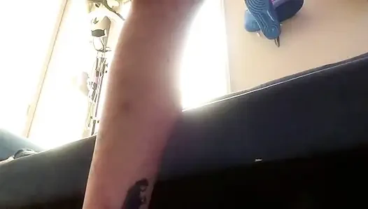 Oda arkadaşımı uyandırmamak için sessiz olmaya çalışmam gerekiyordu!