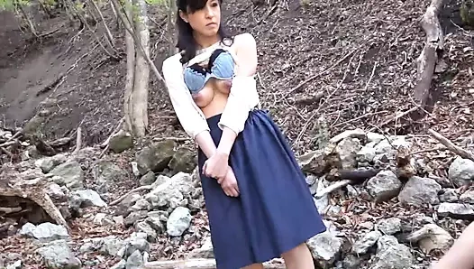 Kırsalda yaşlı bir kadını aldım ve açık havada seks yapmaktan zevk aldım! - bölüm.1