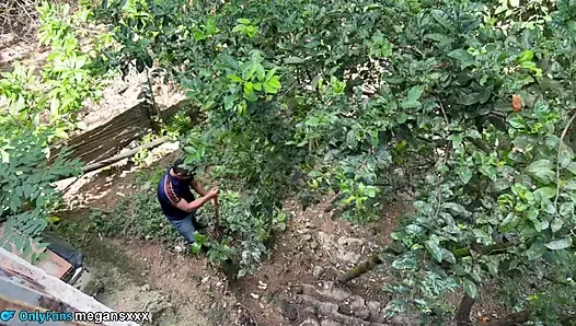 Kocam bana yarak vermek istemediği için bahçıvanı sikiyorum